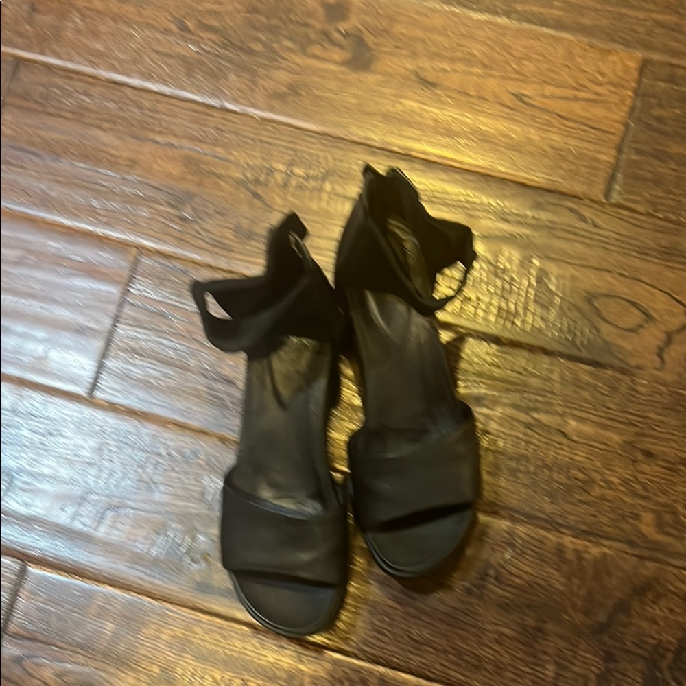 Eileen Fisher ankle wedge 8